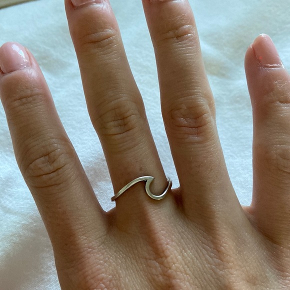 Pura Vida Jewelry - Wave ring